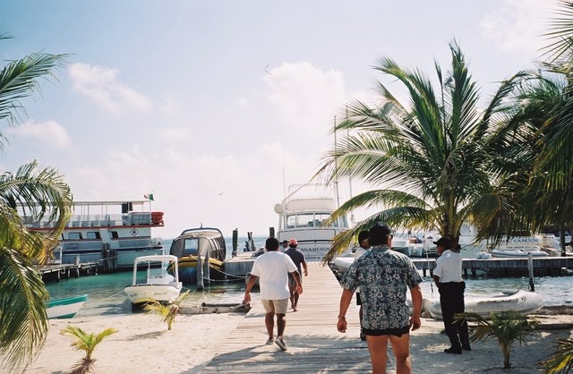 the next morning, on our way to Isla Mujeres on the Don Diego boozer cuiser!